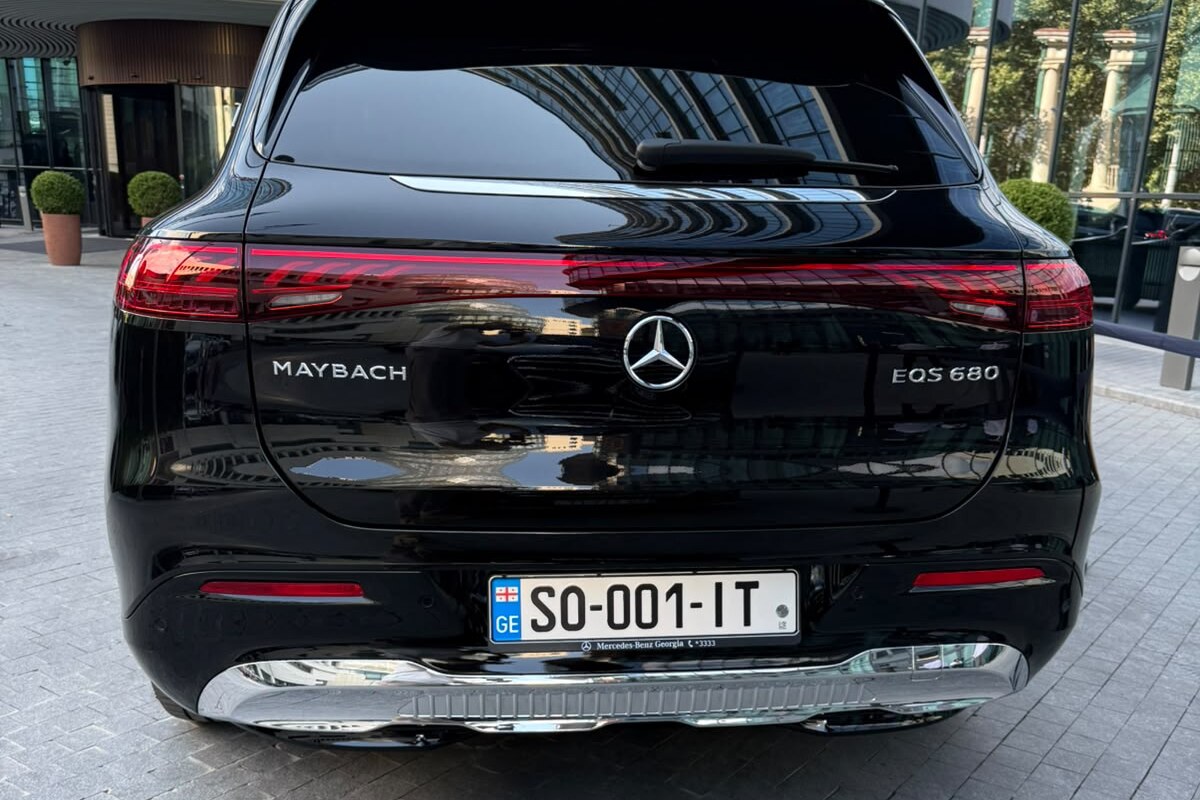 The rear of the black Mercedes-Maybach EQS 680, showing the MAYBACH and EQS 680 badges on the tailgate.